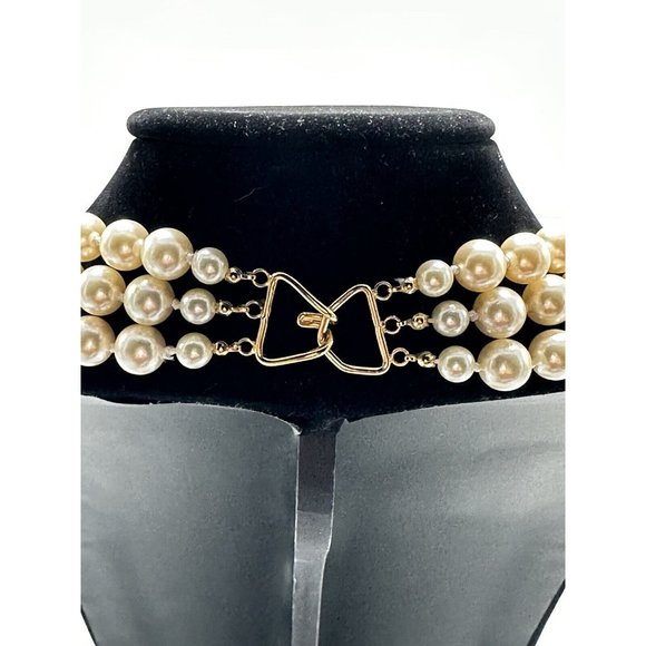 3 strand Faux pearl necklace graduated With Gold Tone Closure - Picture 3 of 3